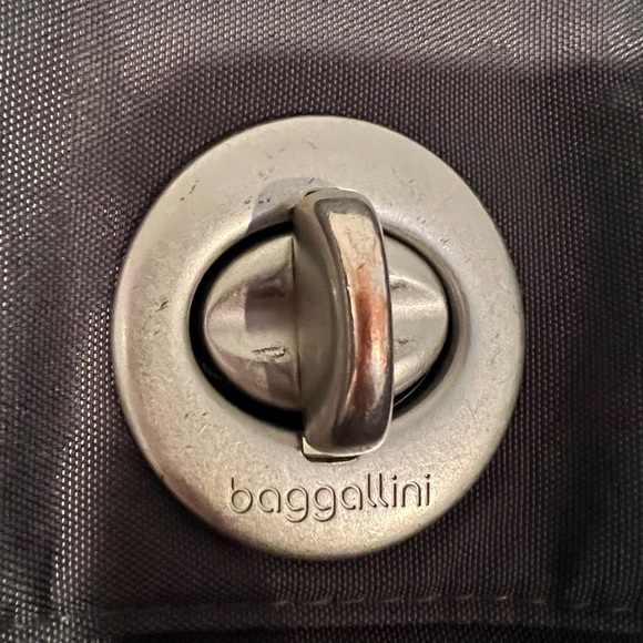 Baggallini Grey Modern Everywhere Crossbody Bag - Picture 5 of 5